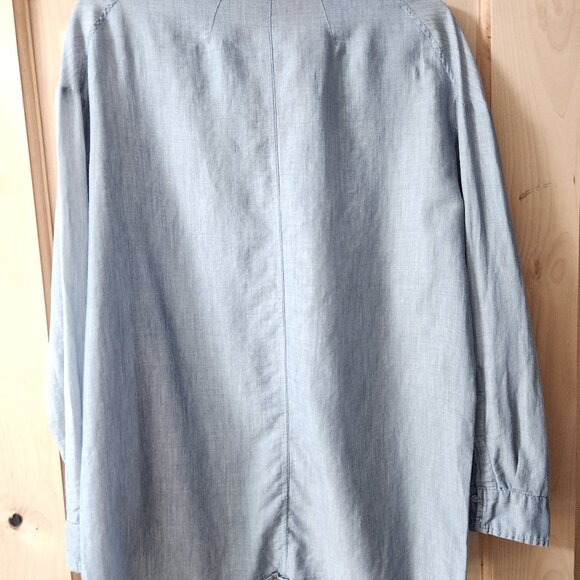 Vince Women's Chambray Light Blue Button Up Shirt Size Small - Picture 4 of 5